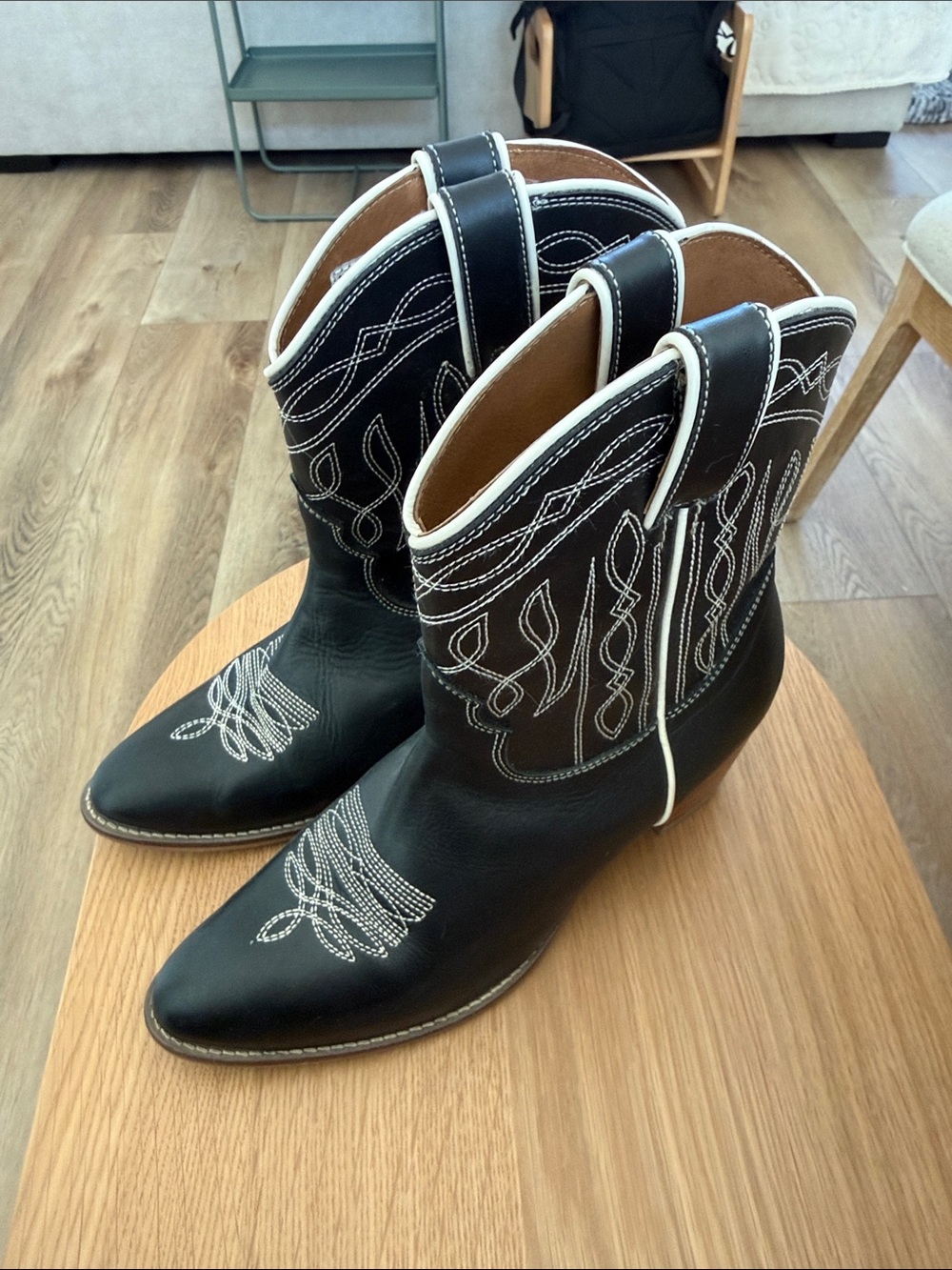 Size 10 womens Nogona Boots black/ white
